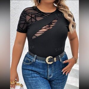 SHEIN Essnce Plus Contrast Geo Mesh Tee